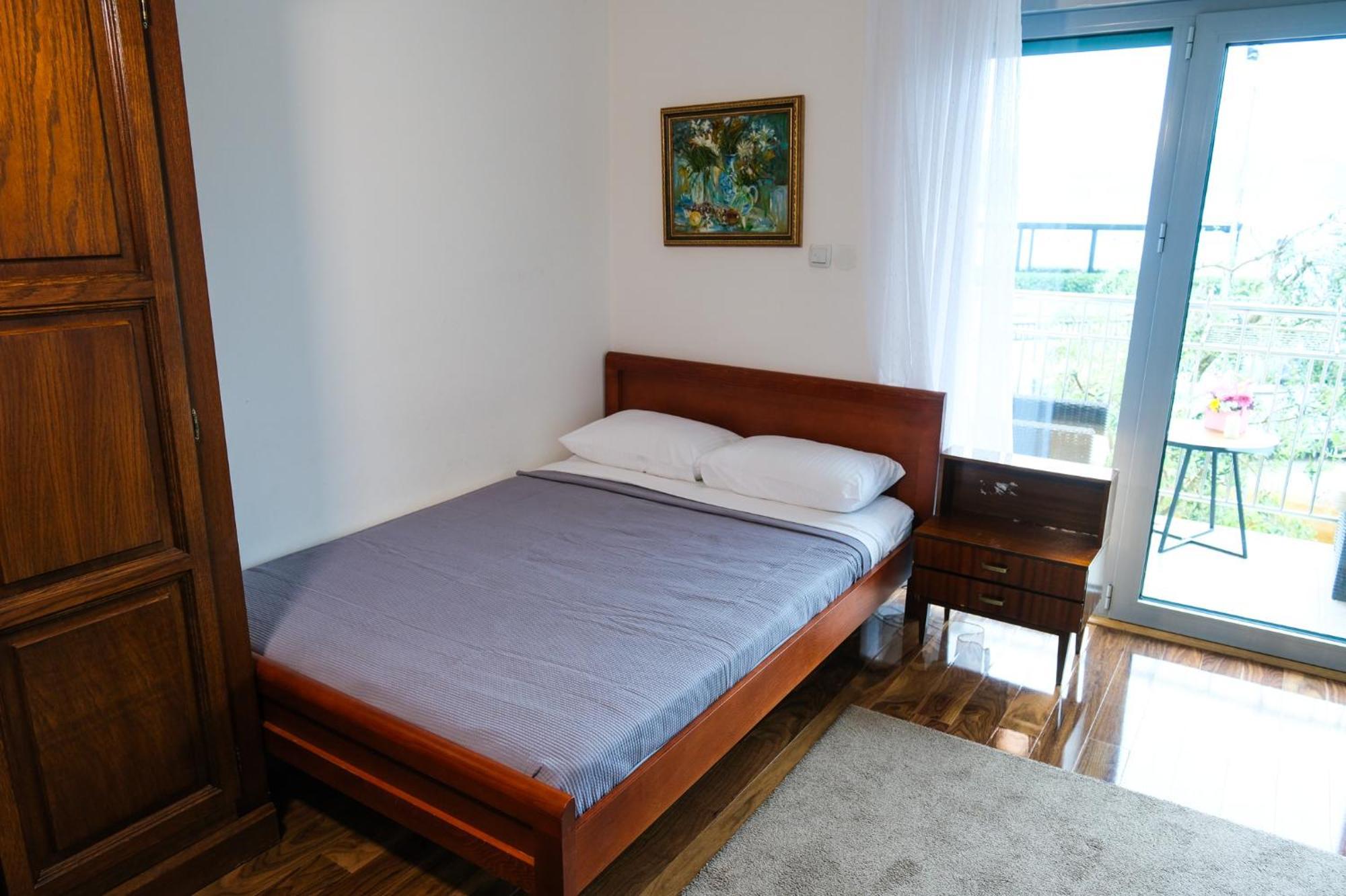 Qumi Apartments Tivat Exteriör bild