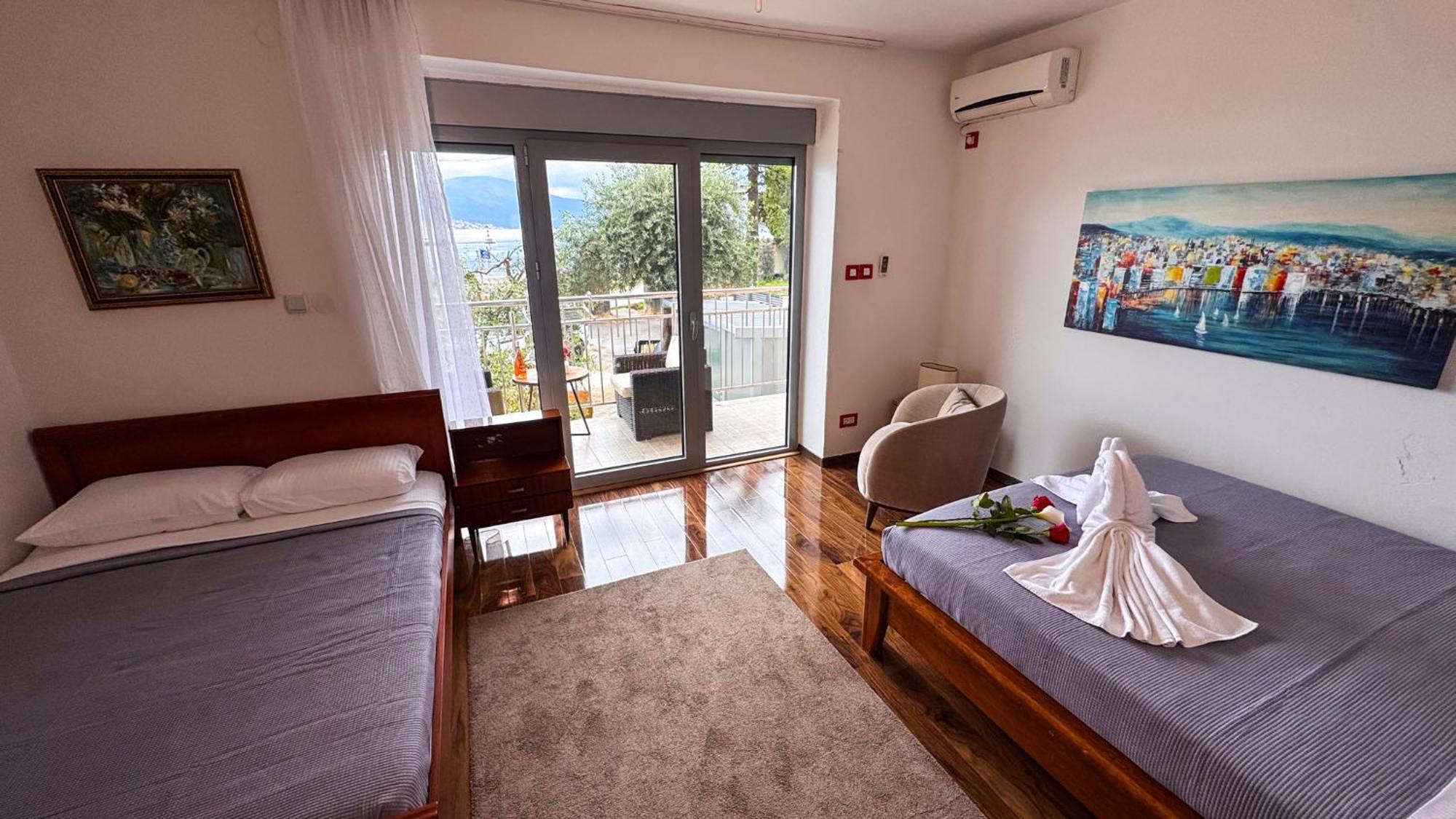 Qumi Apartments Tivat Exteriör bild