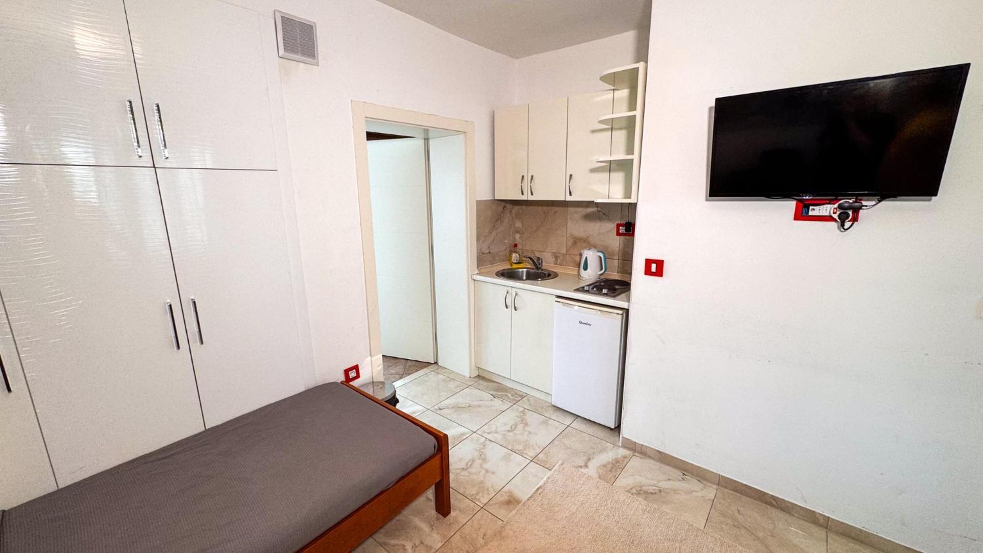 Qumi Apartments Tivat Exteriör bild