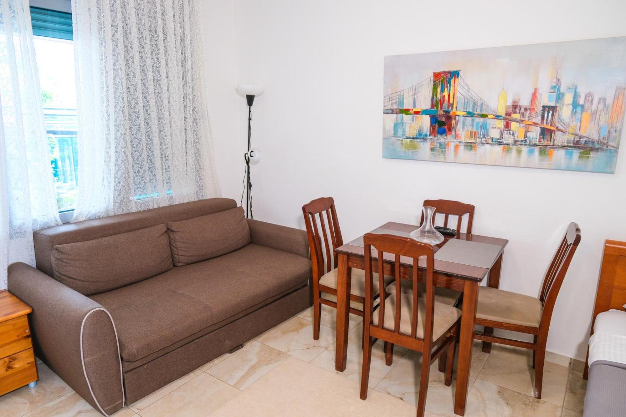 Qumi Apartments Tivat Exteriör bild
