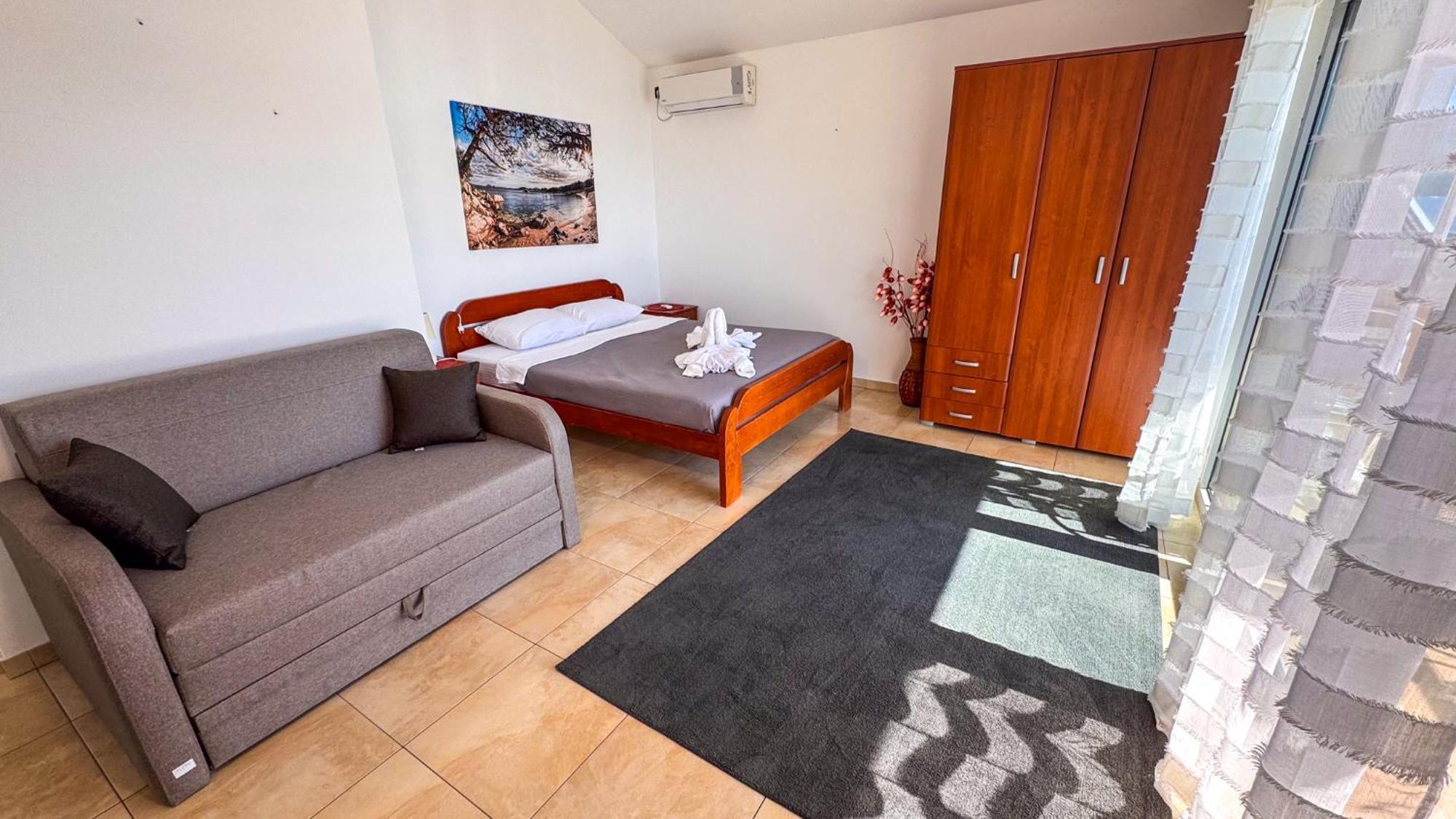 Qumi Apartments Tivat Exteriör bild
