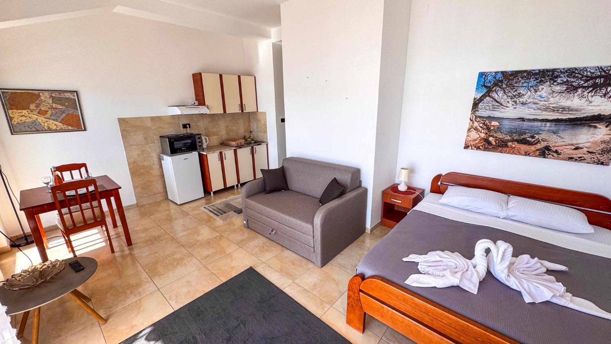 Qumi Apartments Tivat Exteriör bild